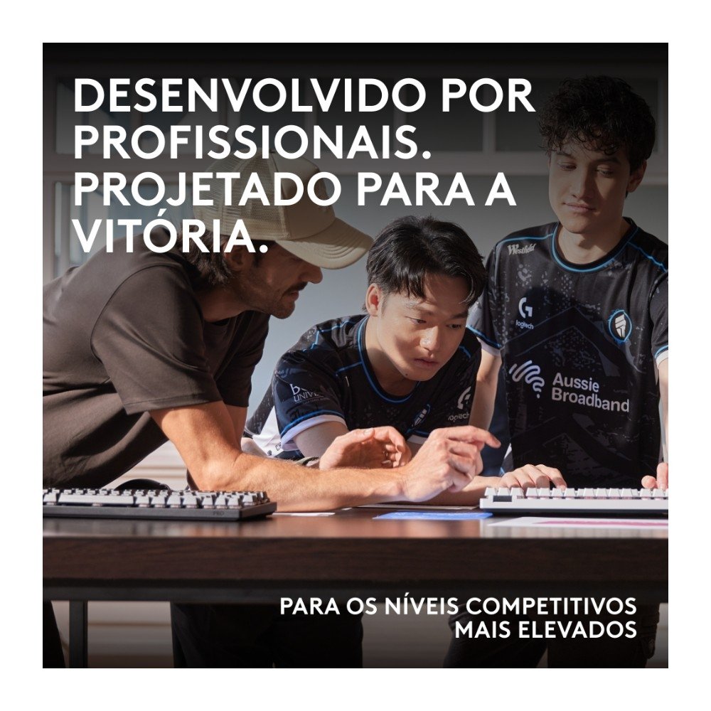 Teclado Sem Fio Mecânico Gamer Logitech G PRO X 60 Lightspeed, RGB, Bluetooth, Compatível com Windows, Rosa Magenta - 920-011940 Teclado Sem Fio Mecânico Gamer Logitech G PRO X 60 Lightspeed, RGB, Bluetooth, Compatível com Windows, Rosa Magenta - 920-011940
