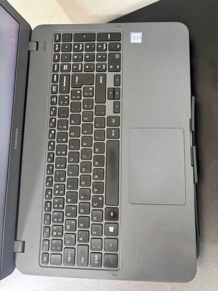 Usado - Notebook Samsung 350x | i3 7ª Geração | 8GB | SSD 256gb | Tela 15.6 - view 2